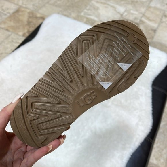 UGG Classic Ultra Mini Kids - Picture 5 of 8